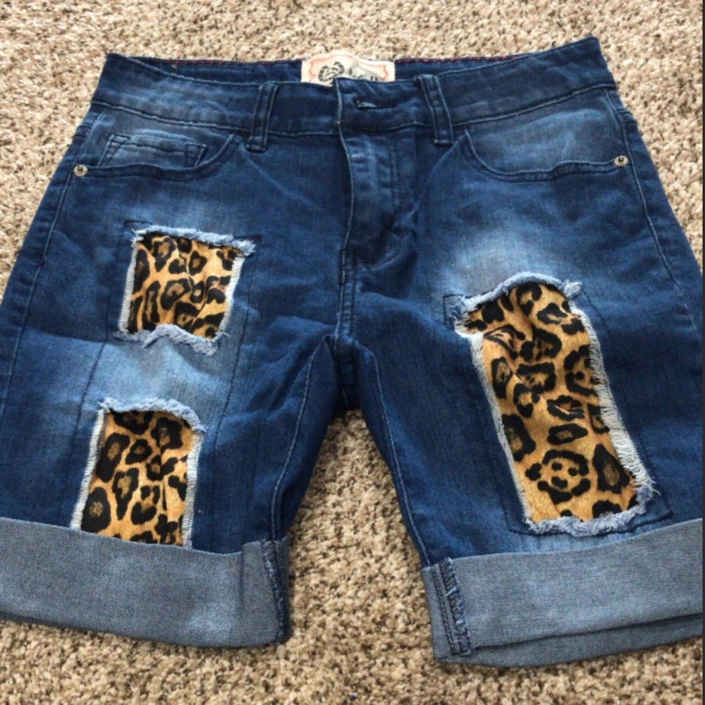 NWOT L&B leopard inset distressed denim shorts 6